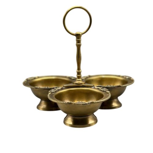 ظرف اردو و تنقلات سه‌خانه برنجی با دسته حلقه‌ای، طراحی سنتی و رنگ طلایی آنتیک – ساخت هند