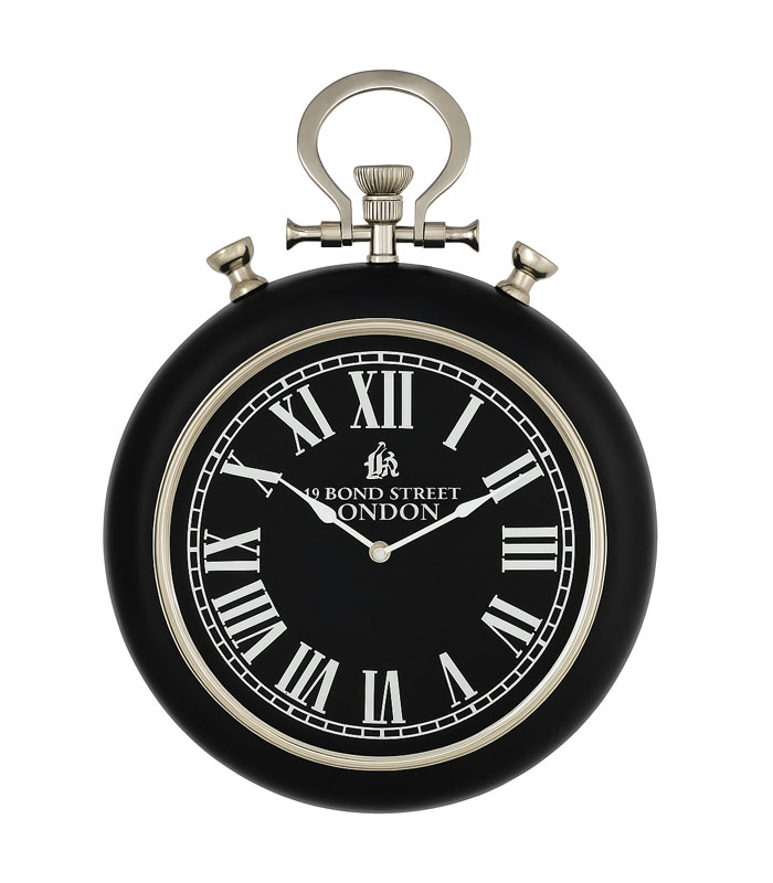 ساعت دیواری فلزی مشکی با طراحی کلاسیک مدل Bond Street نصب‌شده روی ستون سفید