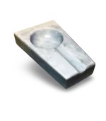 زیرسیگاری مستطیلی سنگی سفید با طراحی مینیمال و سطح براق