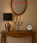 شمعدان فلزی سه شاخه آبکاری نیکل با طراحی کلاسیک و پایه‌دار