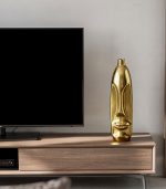 گلدان فلزی طلایی طرح صورت دست‌ساز با طراحی هنری و ارتفاع 45 سانتی‌متر