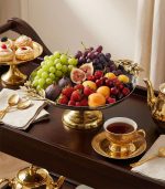 ظرف سرو پایه‌دار استیل چکش‌کاری شده با تزئین برگ زیتون و پایه برنجی دست‌ساز هندی