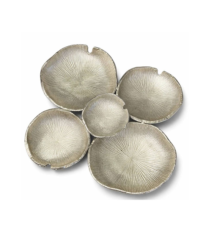 5pcs-metal-nuts-bowl-01 ظرف پذیرایی آجیل آلومینیومی دست ساز نقرهای مات طرح برگ نیلوفر با 5 کاسه مجزا برای سرو تنقلات و خشکبار