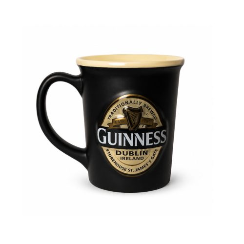 ماگ سرامیکی اورجینال Guinness مشکی با لوگوی برجسته طلایی، ساخت تایلند، مناسب سرو انواع نوشیدنی‌های گرم و سرد