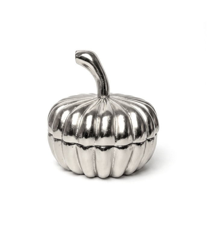 silver-pumpkin-shaped-jar-02 ظرف سرو آجیل و دکوری طرح کدو، ساخته شده از آلومینیوم و نیکل دستساز، با درخشش نقره ای و سطح ناهمگون هنری.